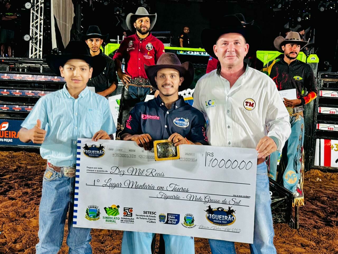 Imagem de compartilhamento para o artigo Fazenda Bruno premia campeões do rodeio de Figueirão e Zé Galdino homenageia os 22 anos de emancipação do município da MS Todo dia